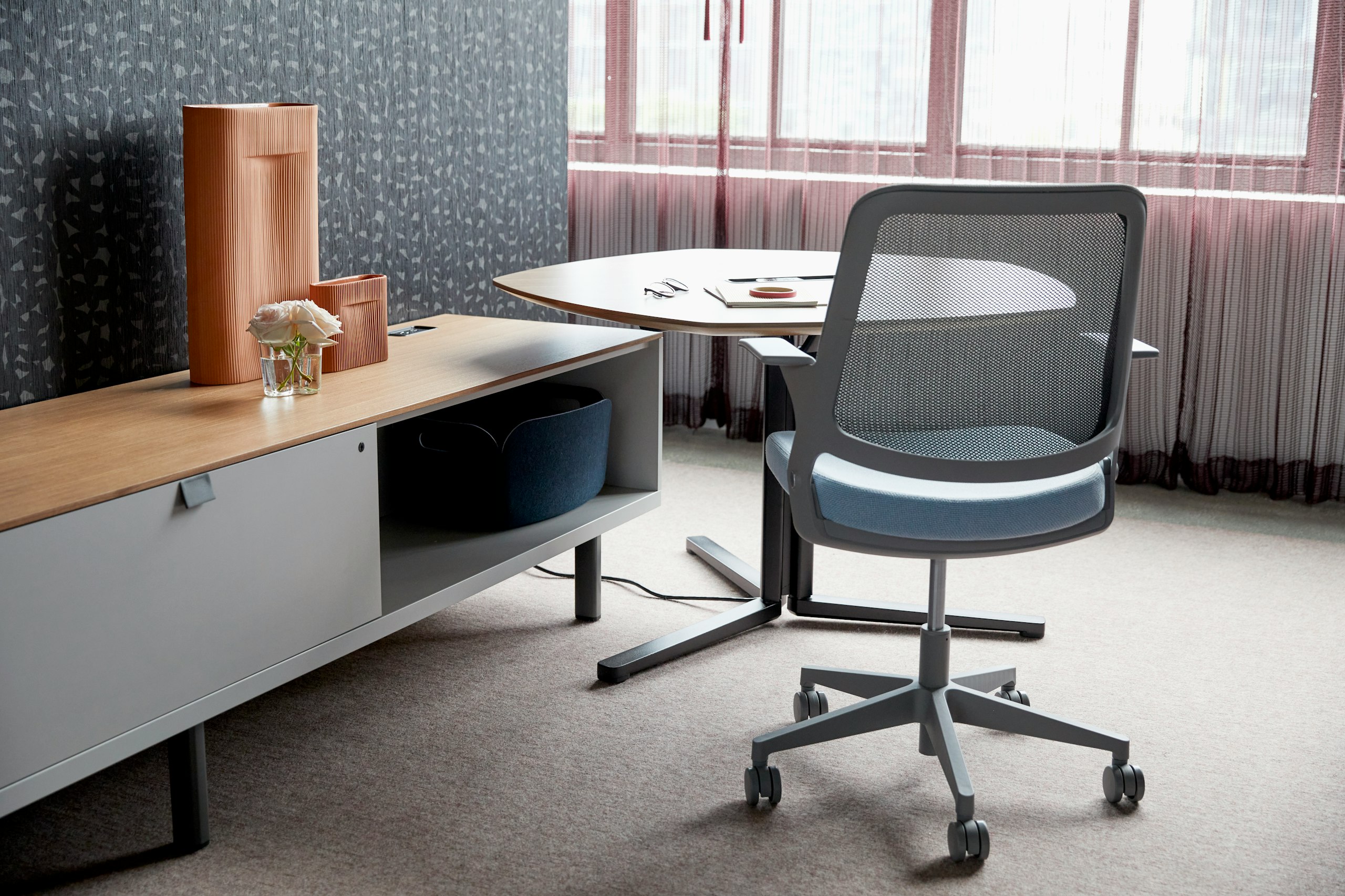 ollo with knit back chair islands collection by knoll